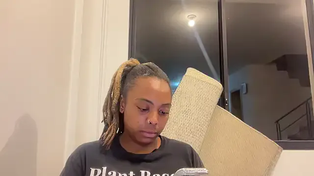 Korol-Eva – webcam model profile photo Image 7