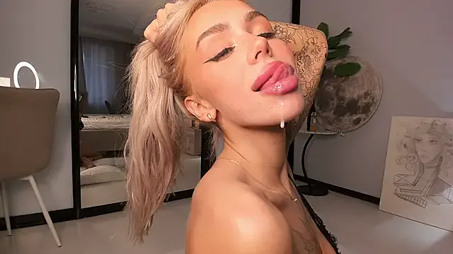 GlamGran – webcam model profile photo Image 8
