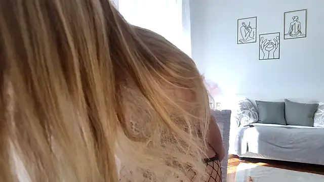 TatianaBlonde – webcam model profile photo Image 16