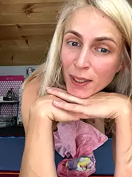 British_EmJess – webcam model profile photo Image 8
