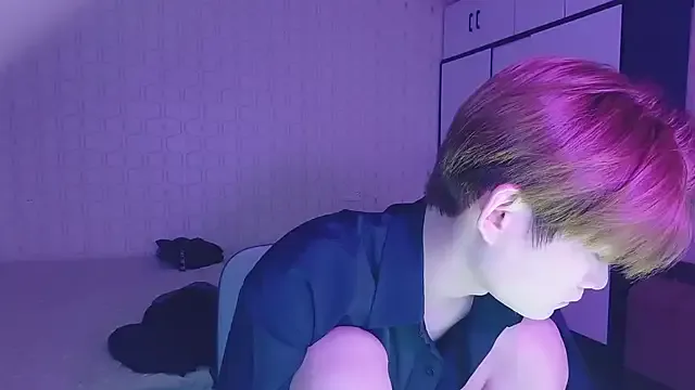 1pushman – webcam model profile photo Image 8