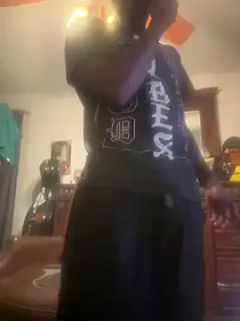 Donovan_Desmond – webcam model profile photo Image 2