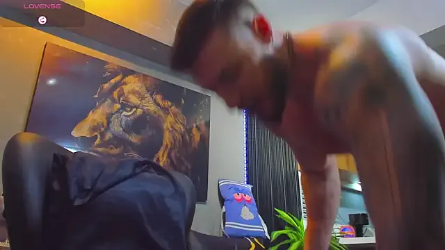 Donovan_Desmond – webcam model profile photo Image 12