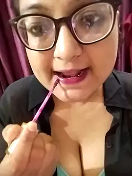 SashaVaughn – webcam model profile photo Image 13