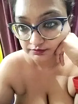 SashaVaughn – webcam model profile photo Image 6