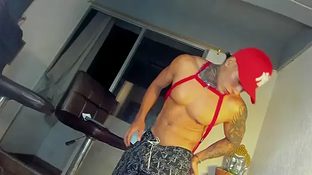 SheOnShe – webcam model profile photo Image 9