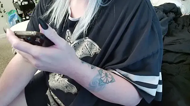 TenderLora – webcam model profile photo Image 6