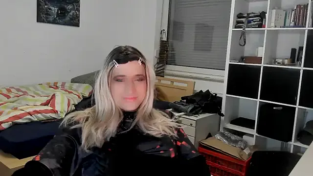 alana15 – webcam model profile photo Image 2