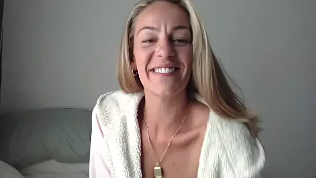 Jenifersplaypen – webcam model profile photo Image 3