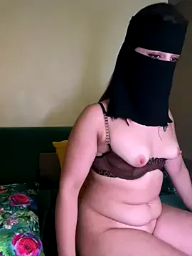 British_EmJess – webcam model profile photo Image 18