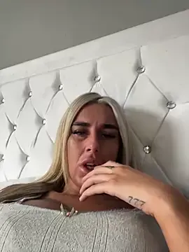 BlondeScarlettx – webcam model profile photo Image 18