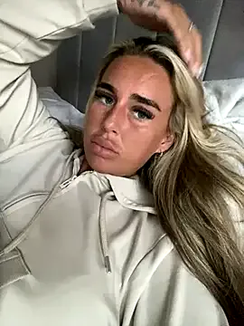 BlondeScarlettx – webcam model profile photo Image 9