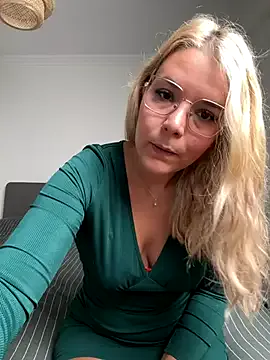 3hotandyoung3 – webcam model profile photo Image 16