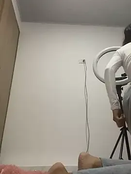 zui_lu – webcam model profile photo Image 14