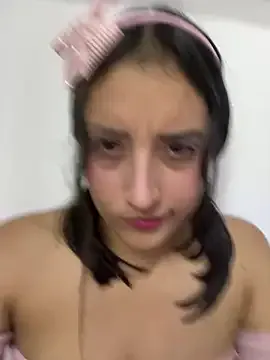 zui_lu – webcam model profile photo Image 2