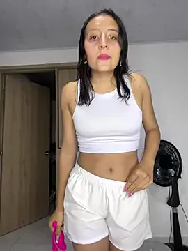 zui_lu – webcam model profile photo Image 3