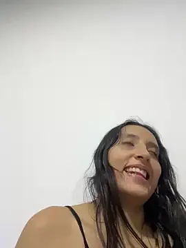 zui_lu – webcam model profile photo Image 7