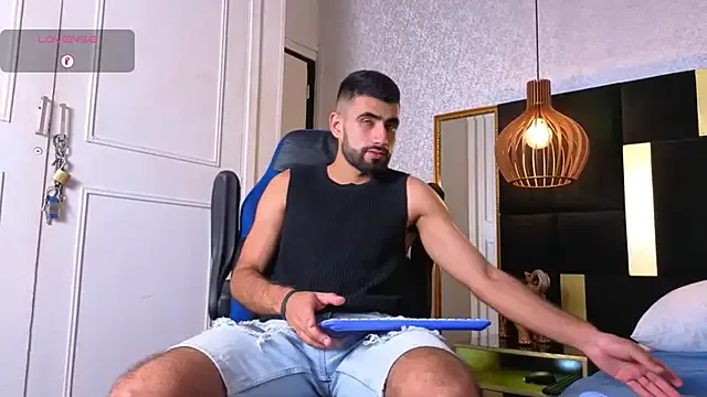 reeves_bae – webcam model profile photo Image 14