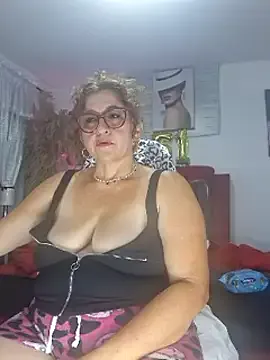 GlamGran – webcam model profile photo Image 4