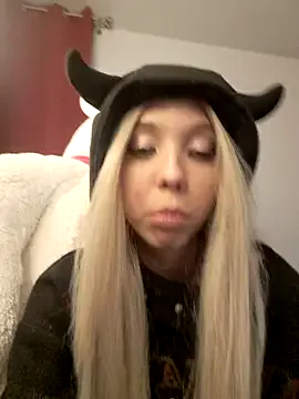 AmelieandRoss – webcam model profile photo Image 6