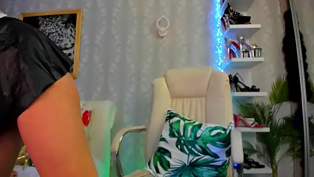 LizzieGreyX – webcam model profile photo Image 2