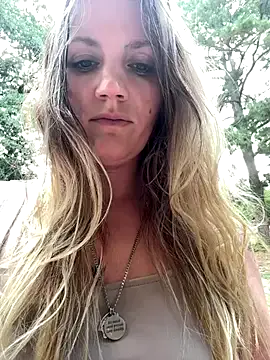 BlondeScarlettx – webcam model profile photo Image 3