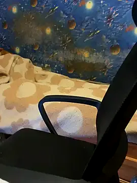 UKRaunchyRobyn – webcam model profile photo Image 11