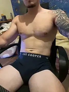 UKRaunchyRobyn – webcam model profile photo Image 2