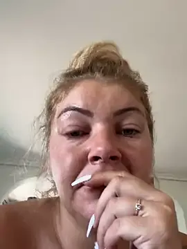 MarilynRainbow – webcam model profile photo Image 12