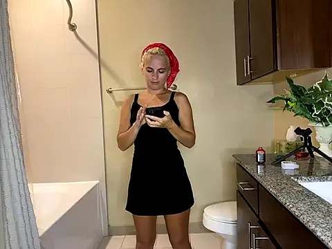 KateDivineUK – webcam model profile photo Image 5