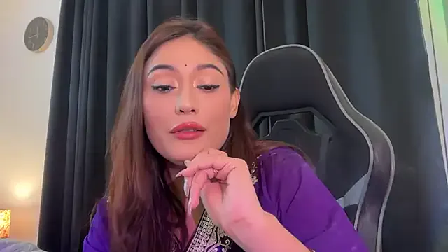 KateDivineUK – webcam model profile photo Image 4