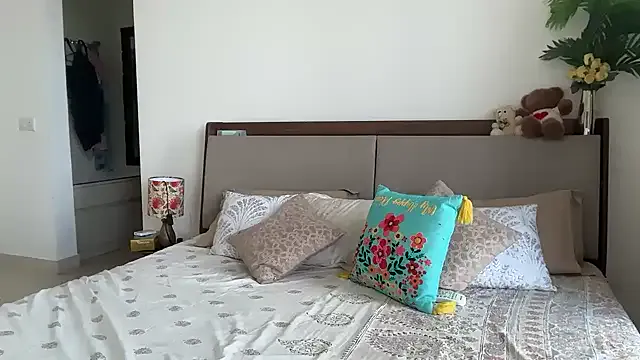 KateDivineUK – webcam model profile photo Image 5