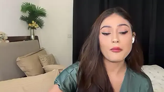 KateDivineUK – webcam model profile photo Image 6