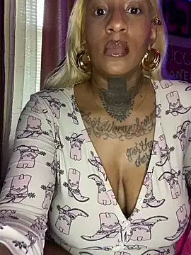 SashaVaughn – webcam model profile photo Image 4