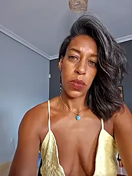 KateDivineUK – webcam model profile photo Image 11