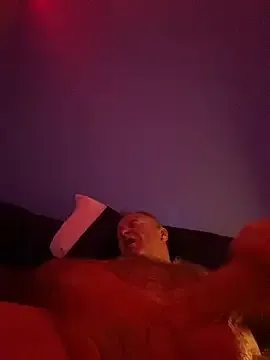 hintly – webcam model profile photo