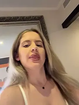 SarahSam – webcam model profile photo Image 13