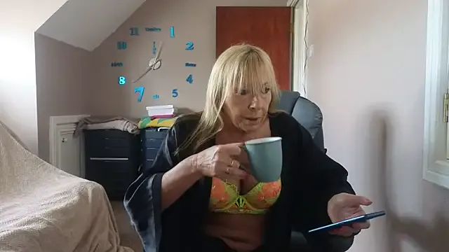 BlondeScarlettx – webcam model profile photo Image 11