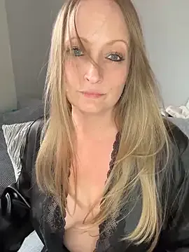 British_EmJess – webcam model profile photo Image 17
