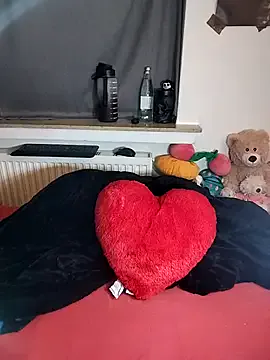 SashaVaughn – webcam model profile photo Image 3