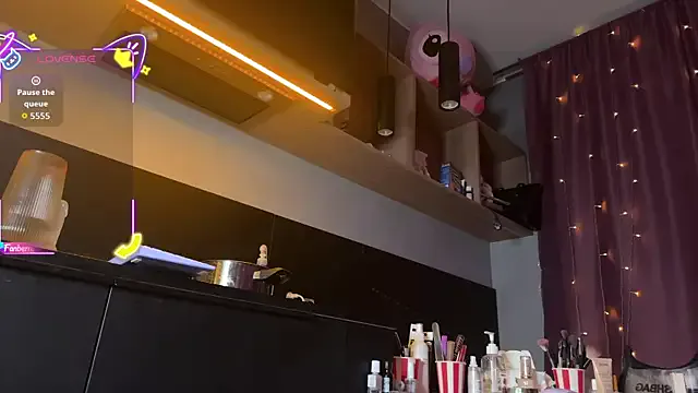 BlondeScarlettx – webcam model profile photo Image 12