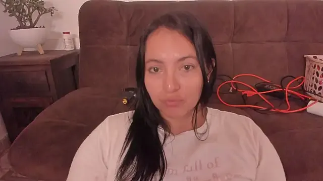 Quinn-Darly – webcam model profile photo Image 8