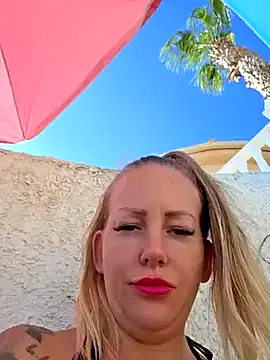 SelennaMoon – webcam model profile photo Image 2