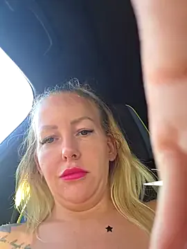 SelennaMoon – webcam model profile photo Image 3