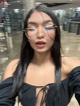 LoraDevine – webcam model profile photo Image 13