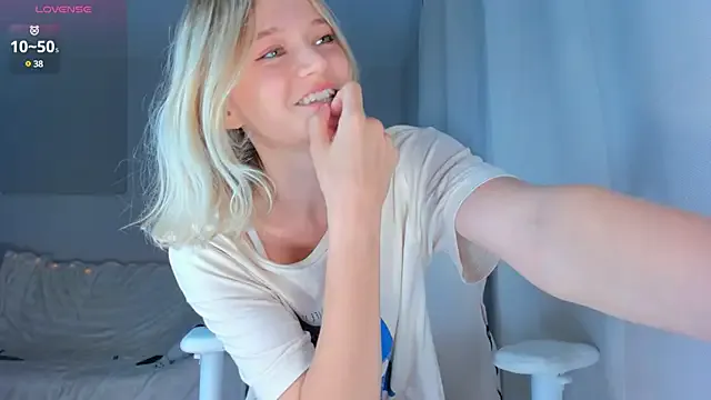 blondeambitionnn – webcam model profile photo Image 7