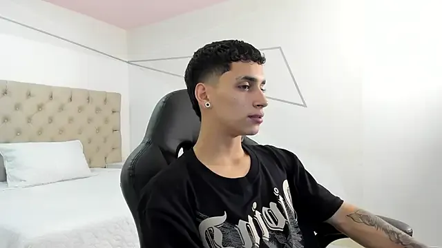 trainwithme – webcam model profile photo Image 11