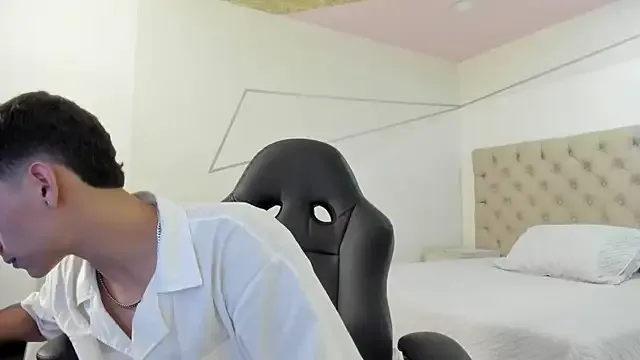 trainwithme – webcam model profile photo Image 14