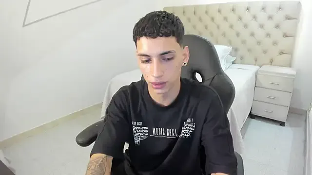 trainwithme – webcam model profile photo Image 17