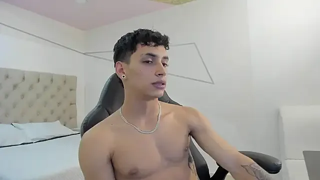 trainwithme – webcam model profile photo Image 4